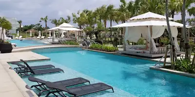where to stay hero M